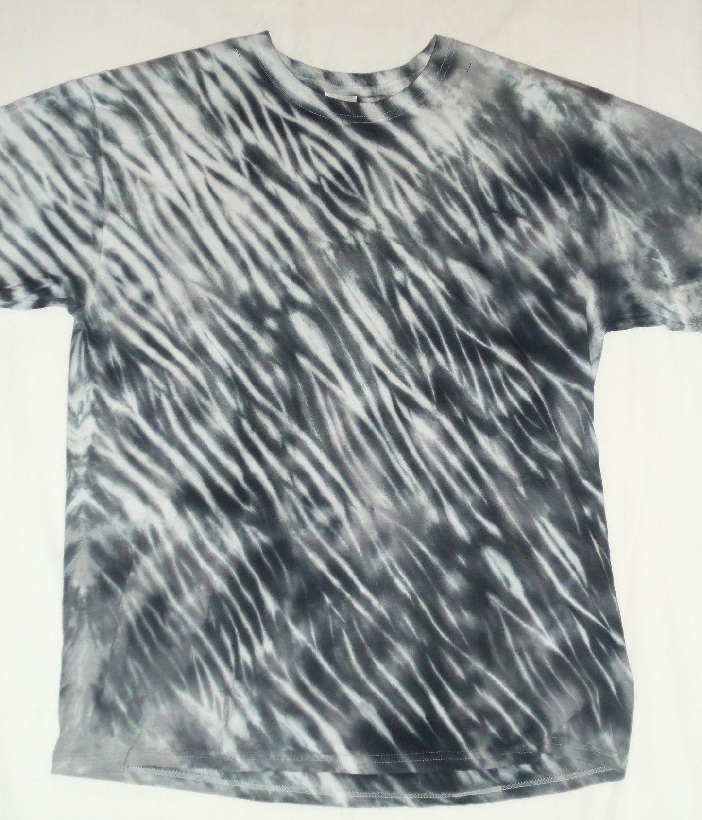 Grays/black diagonal shibori